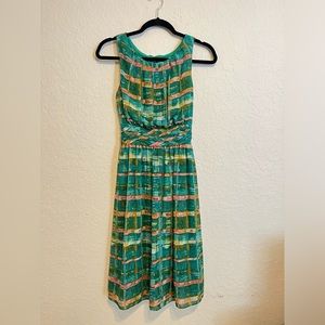 Sleeveless dress with tie back